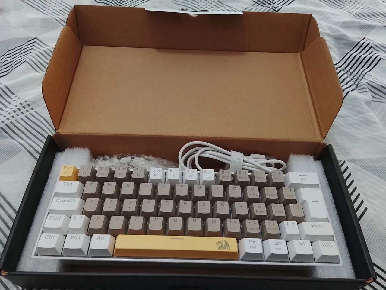 Teclado mecânico 60% Redragon Lakshmi - Foto 4