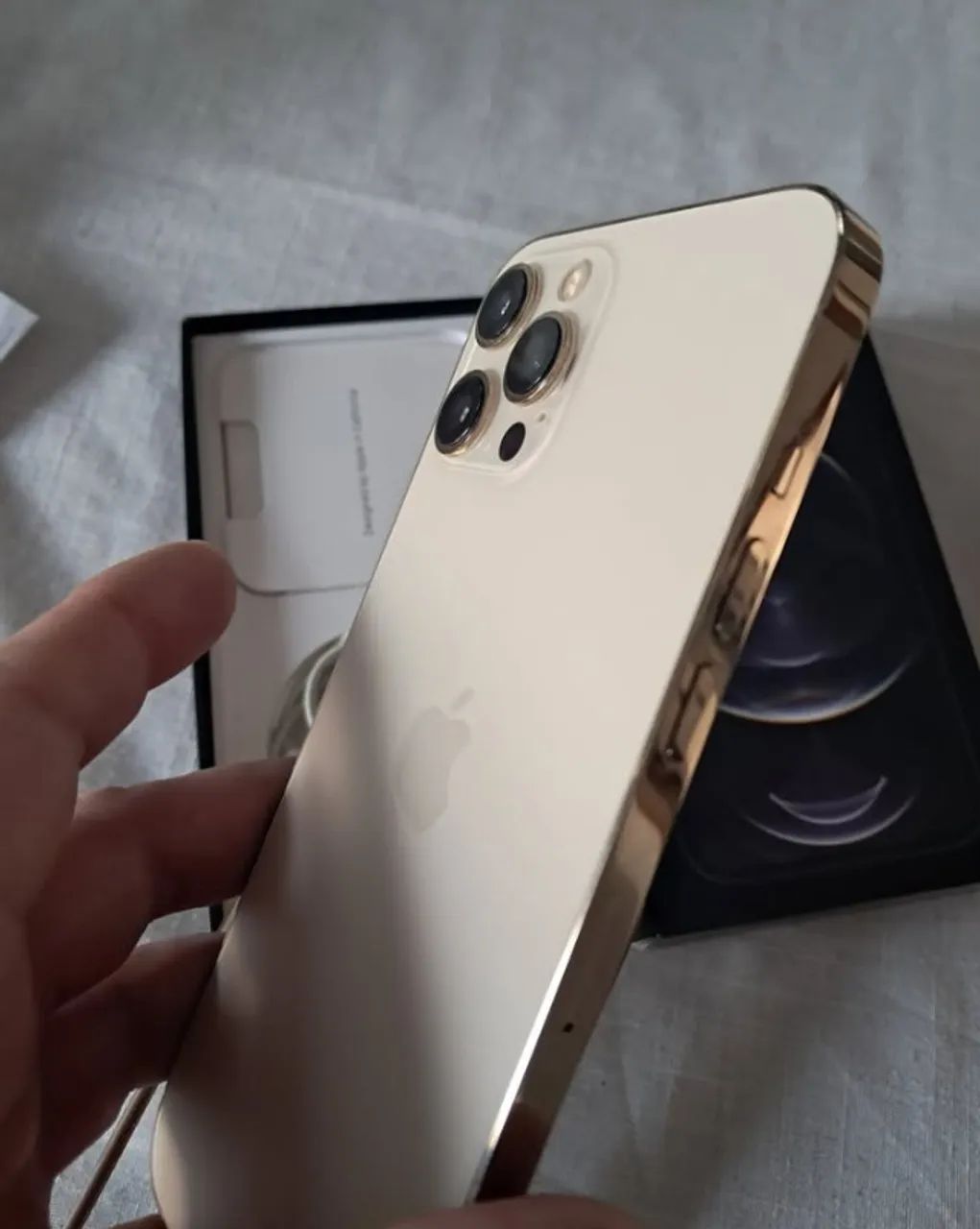Iphone 12 pro max gold