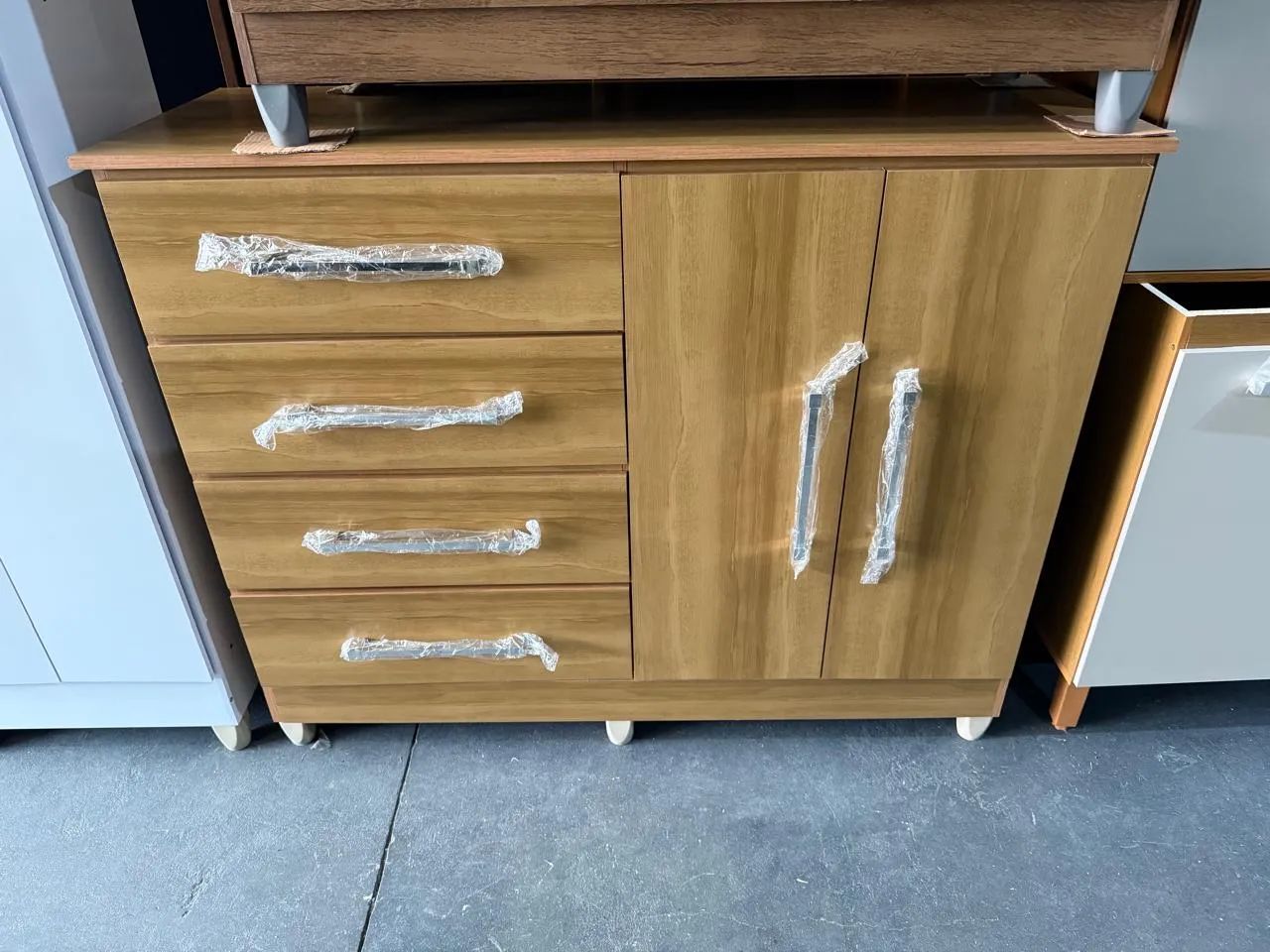 Cômoda com 4 gavetas - pronta entrega  - Foto 2