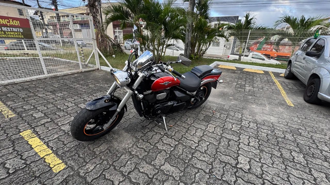 Suzuki Boulevard M800 
