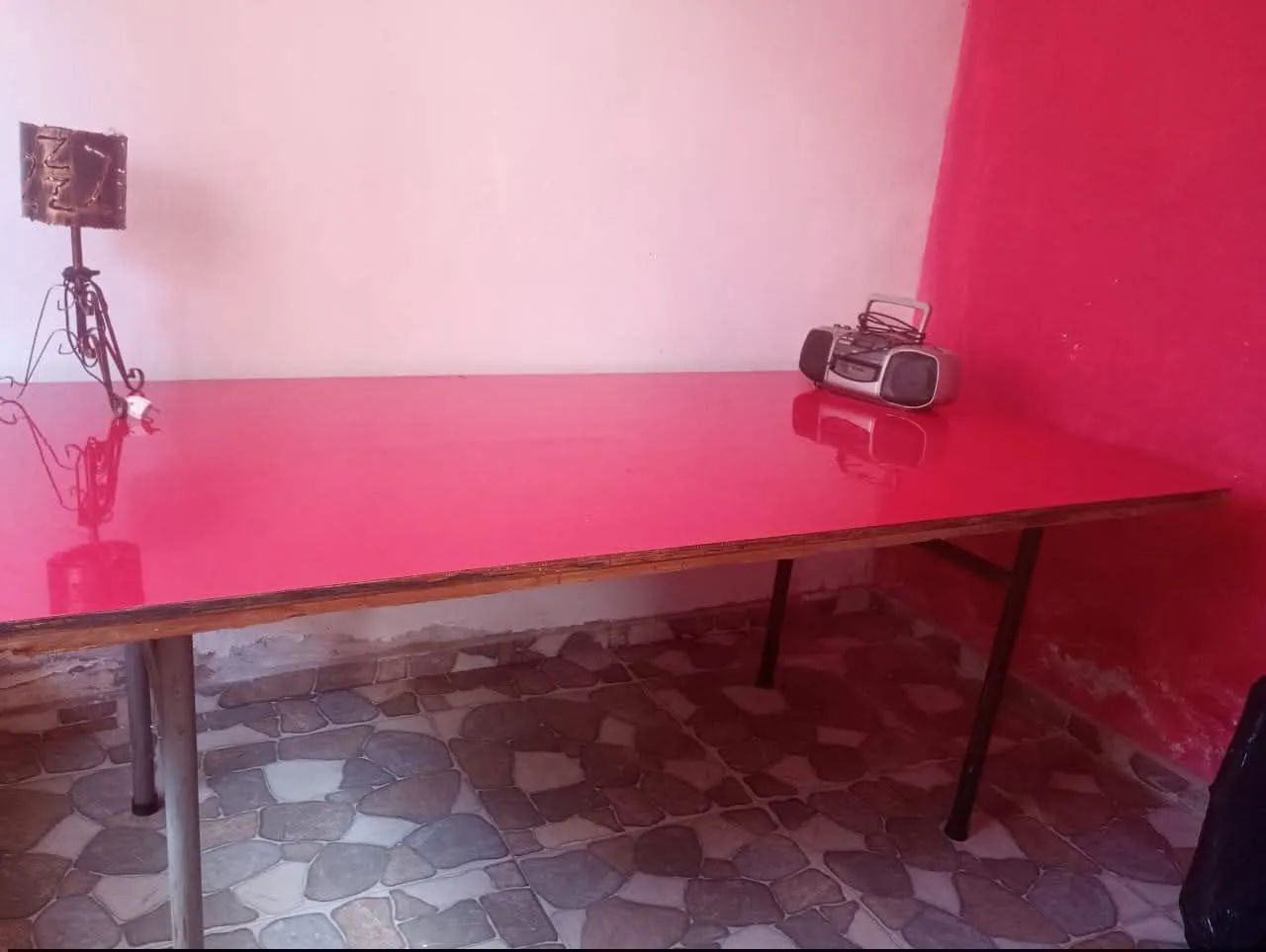 MESA MADEIRA EM VERMELHO EM EXCELENTE ESTADO