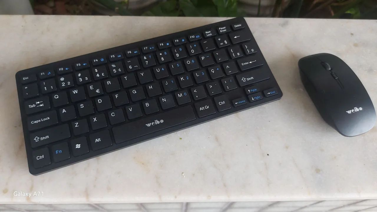 Teclado e mouse sem fio Bluetooth 60 reais 