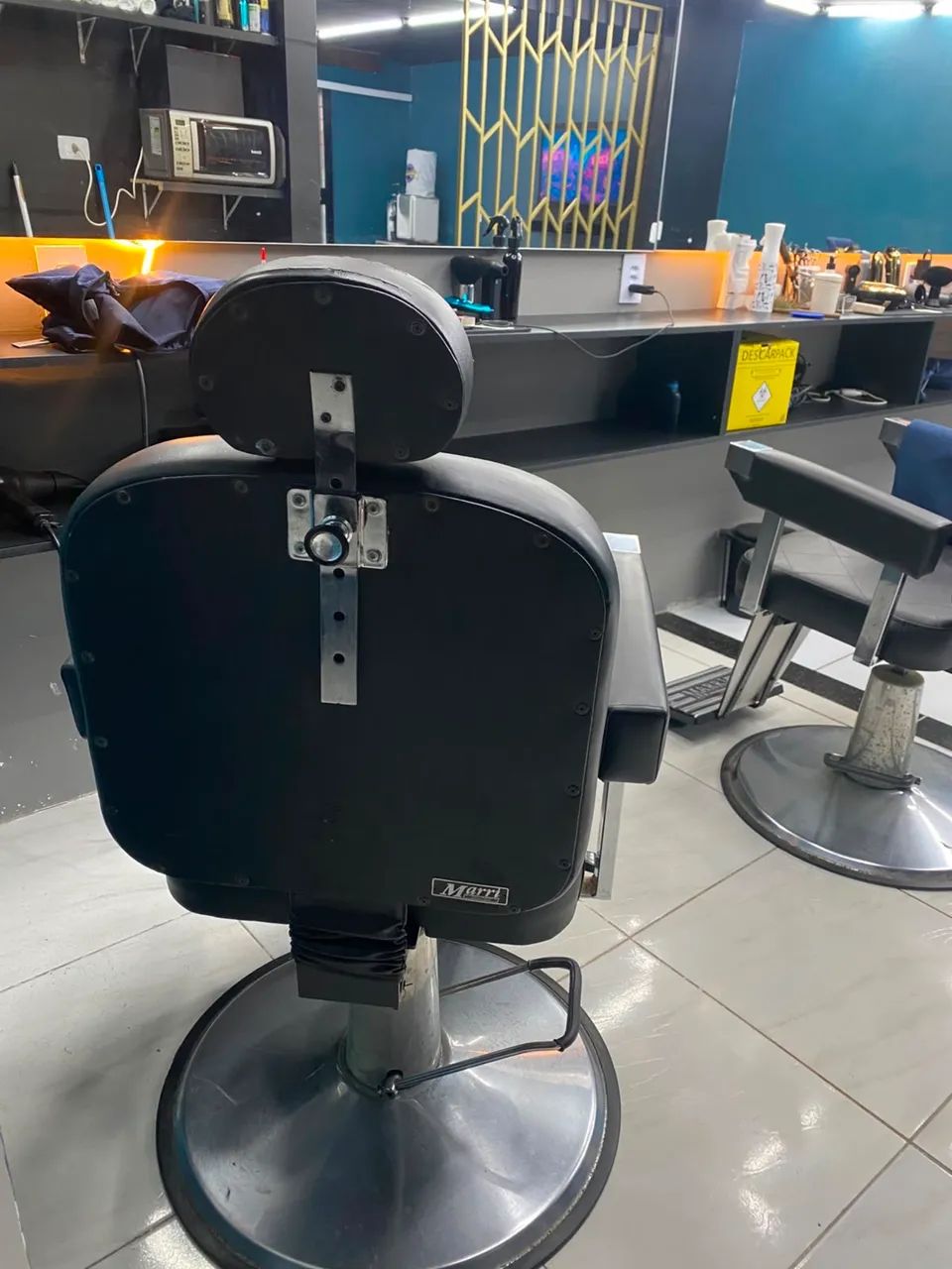 Cadeiras e lavatórios para barbearia - Foto 2