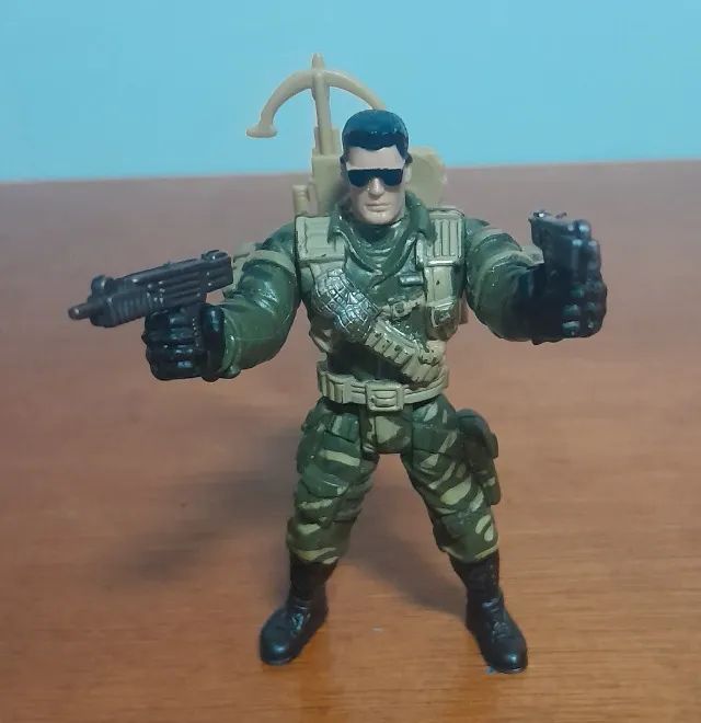 Boneco Chap Mei com Oculos Escuros