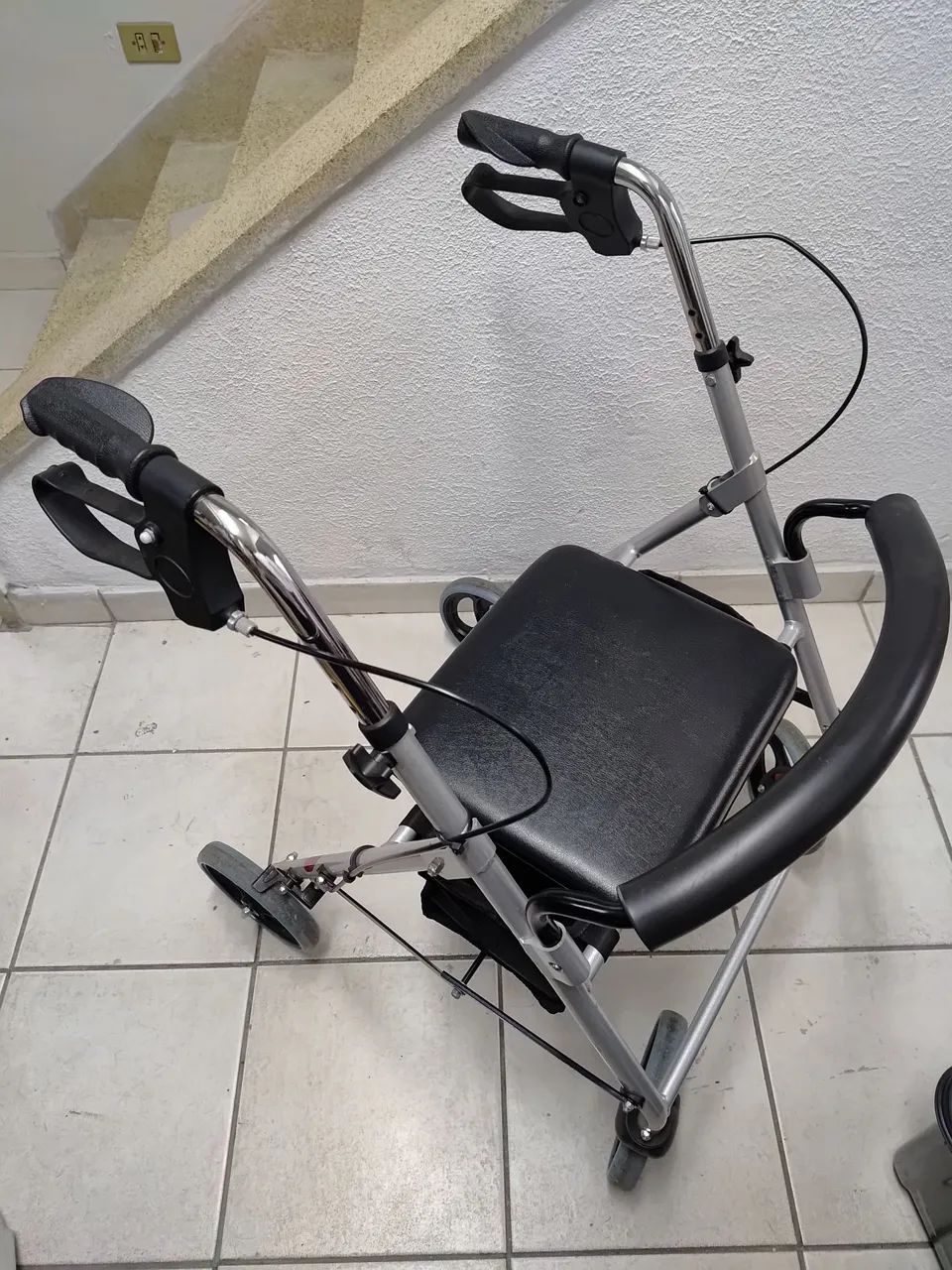 Andador/ cadeira de rodas - Foto 4