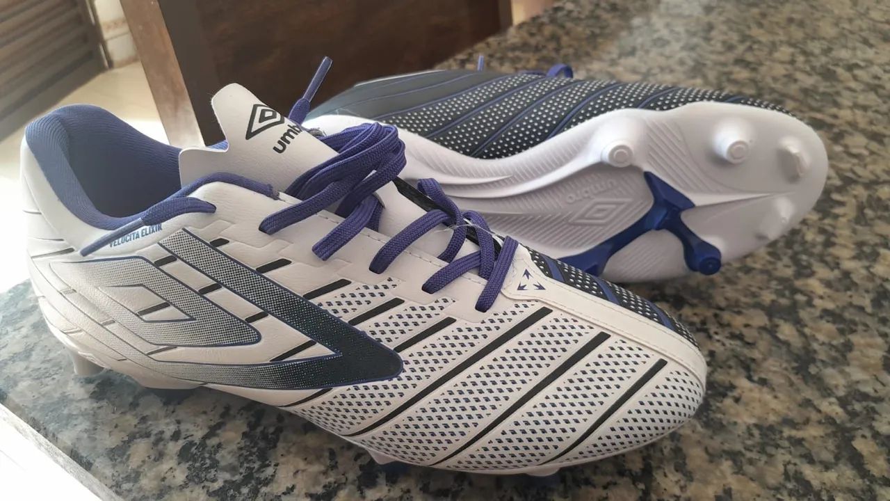 Chuteira de campo umbro 39