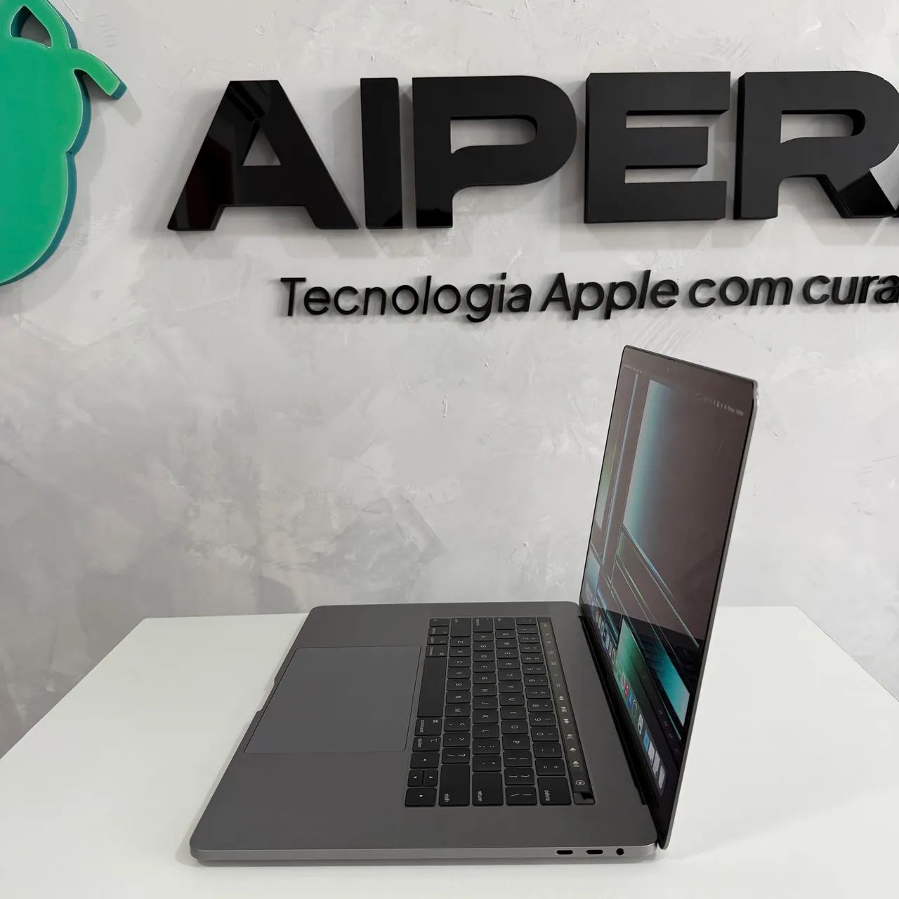 MACBOOK PRO I9, 32 GB RAM, 512 SSD, TOUCD ID, 15.4 POLEGADAS