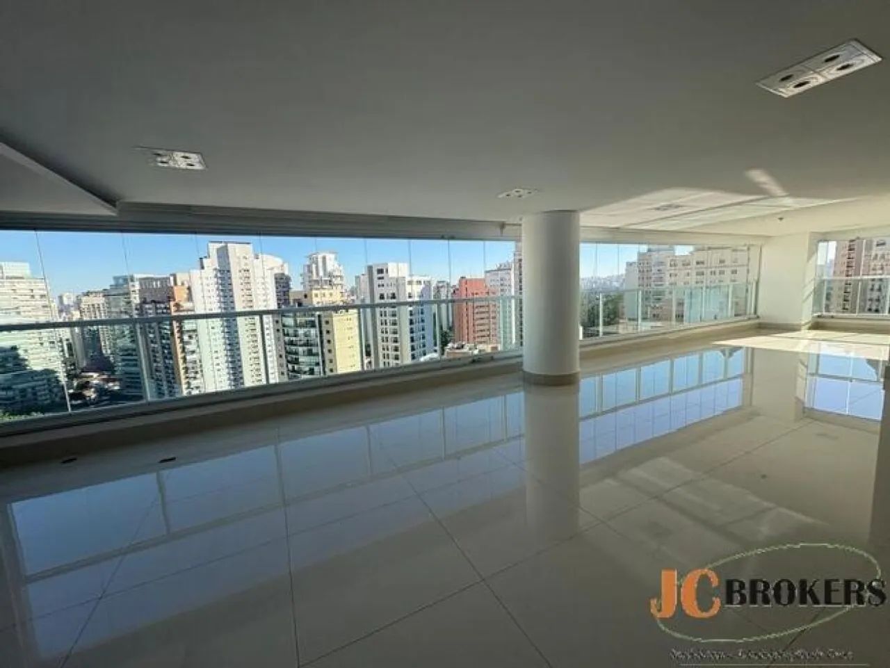 Apartamento com 335m² de área útil, 4 dormitórios sendo 3 suítes, 4 vagas - Foto 5