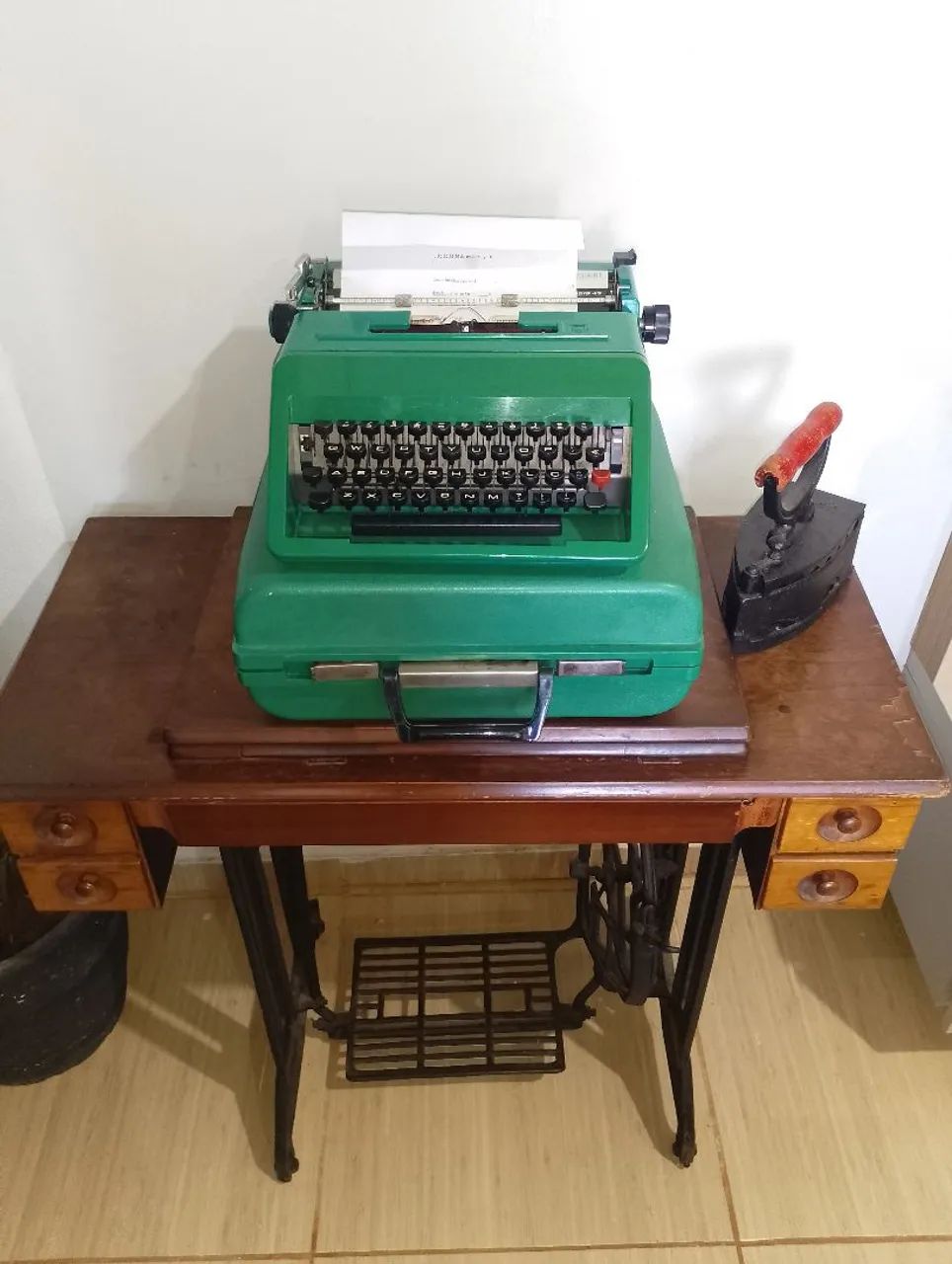 Máquina de escrever antiga - Foto 3