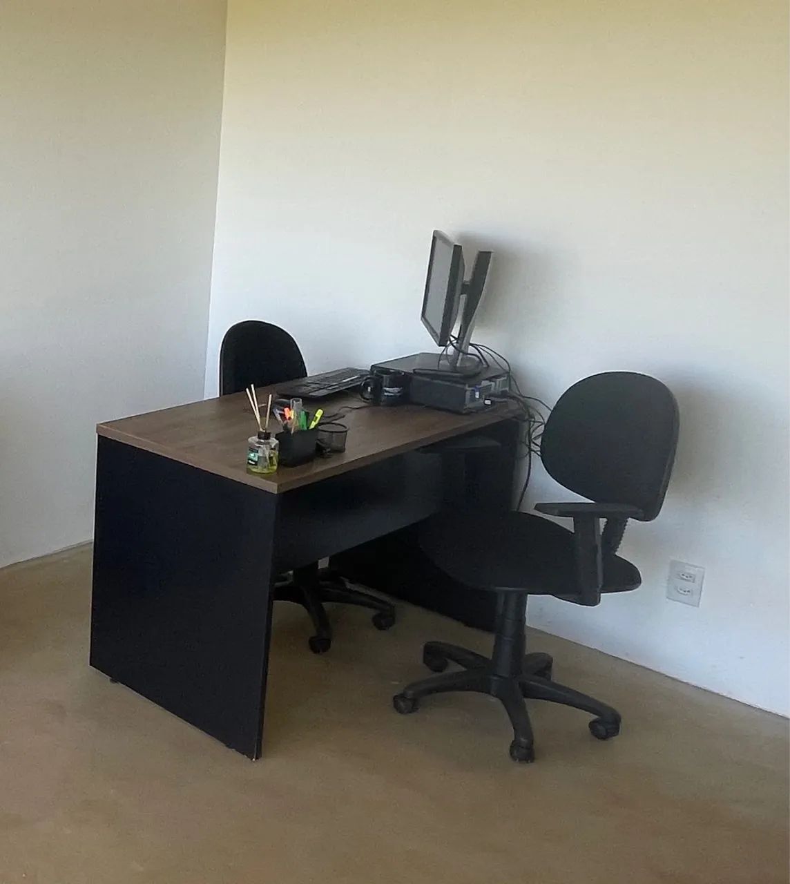 Mesa Para Escritório e Cadeiras - Foto 2