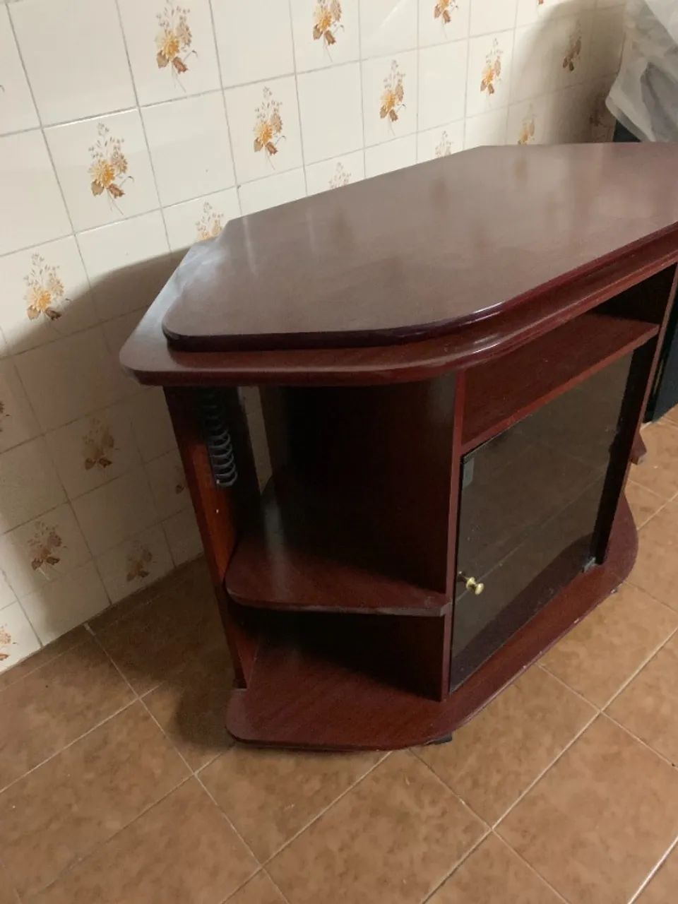 Rack para TV com mesa giratória e rodinhas - Foto 4