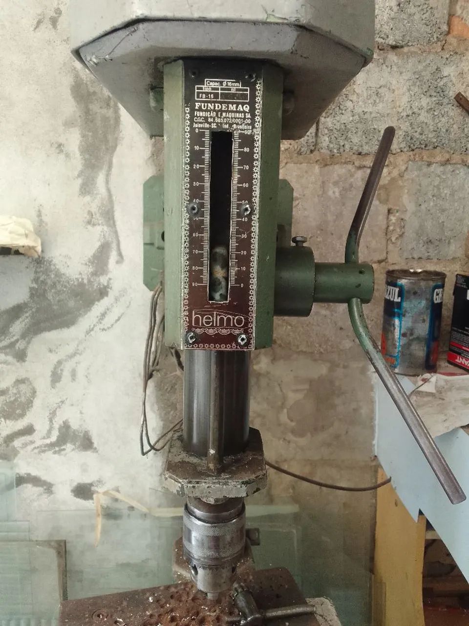 Maquina de furar de bancada