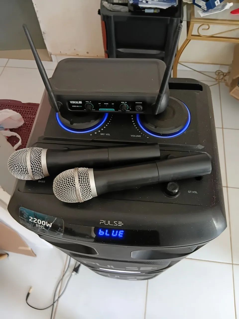 Caixa de som e microfones sem fio