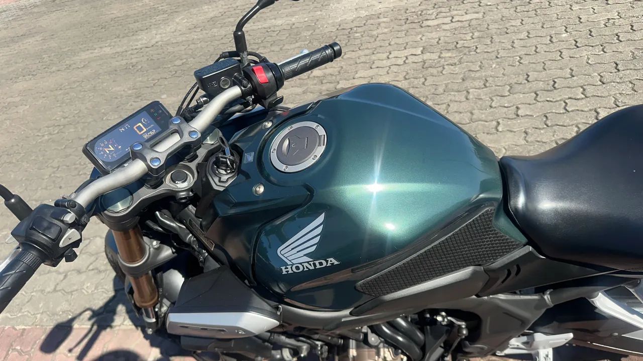 CB 650r 2023 - Foto 4