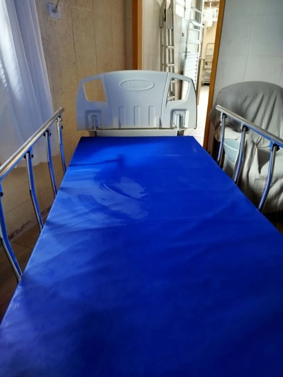 Cama hospitalar com mesa  - Foto 2