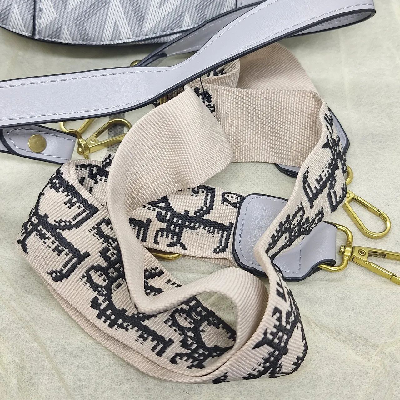 Bolsa Saddle Dior Inspired - Cinza CD Diamond (Nova) - Foto 5