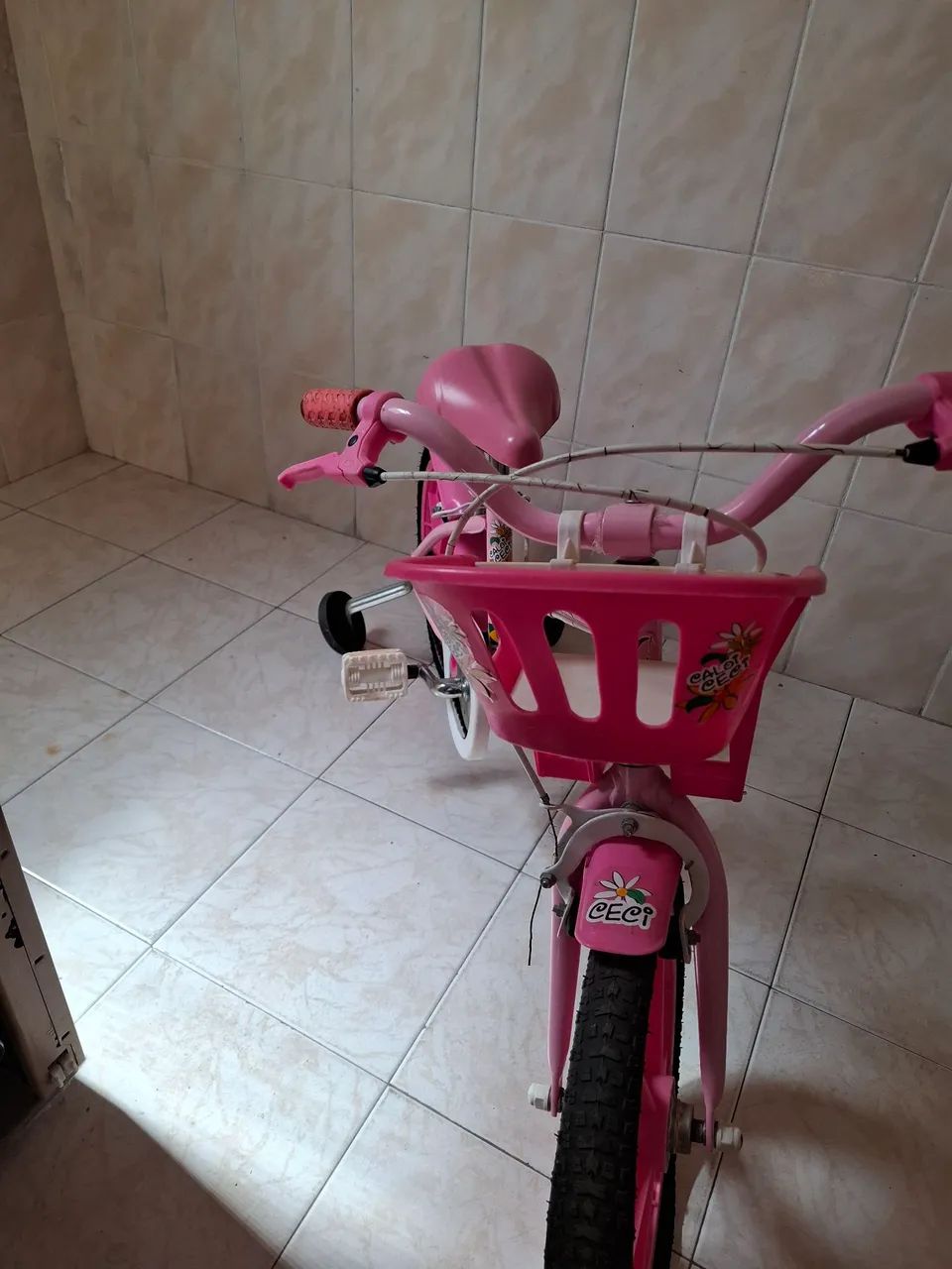Bicicleta infantil super nova com pouco uso.