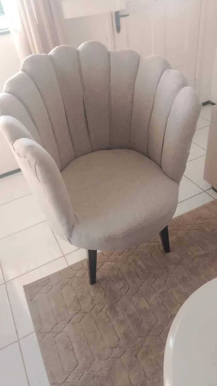 Vendo duas poltronas,novas chegaram a dois dias porém não gostei da cor