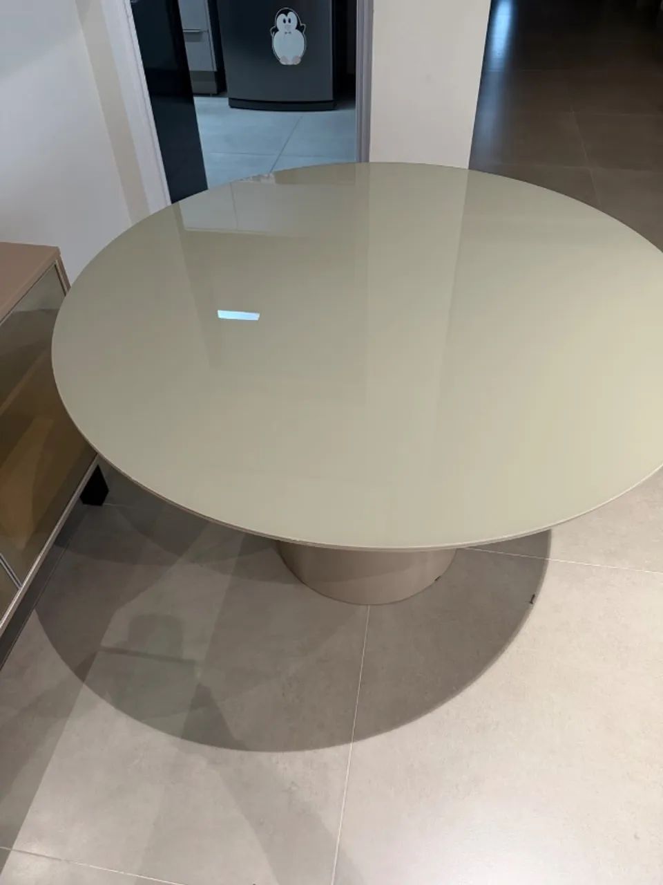 Vendo linda mesa de jantar com 5 cadeiras  - Foto 4