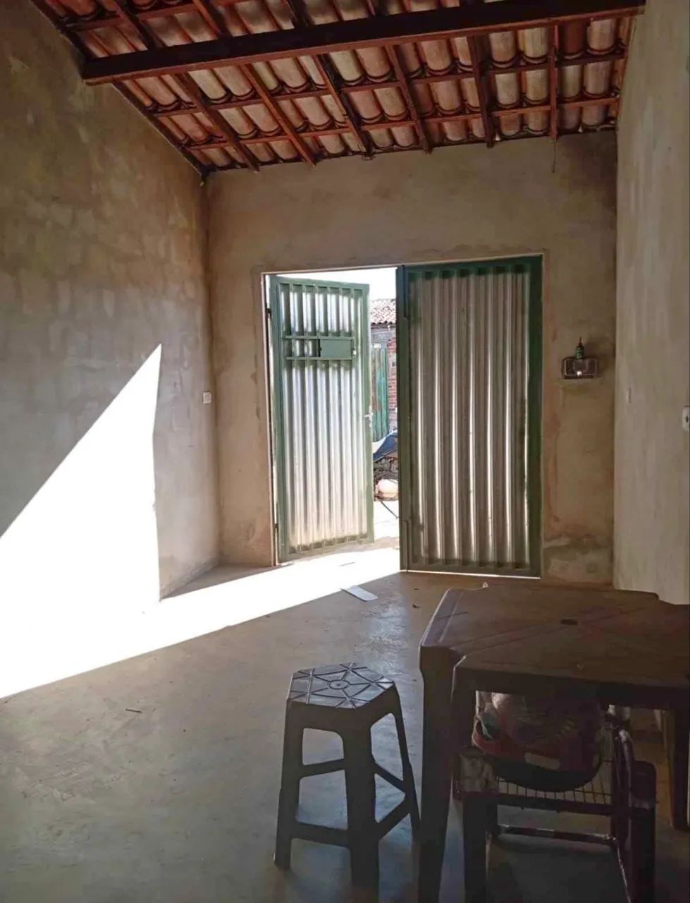 Casa para terminar em Feu Rosa / Serra 
