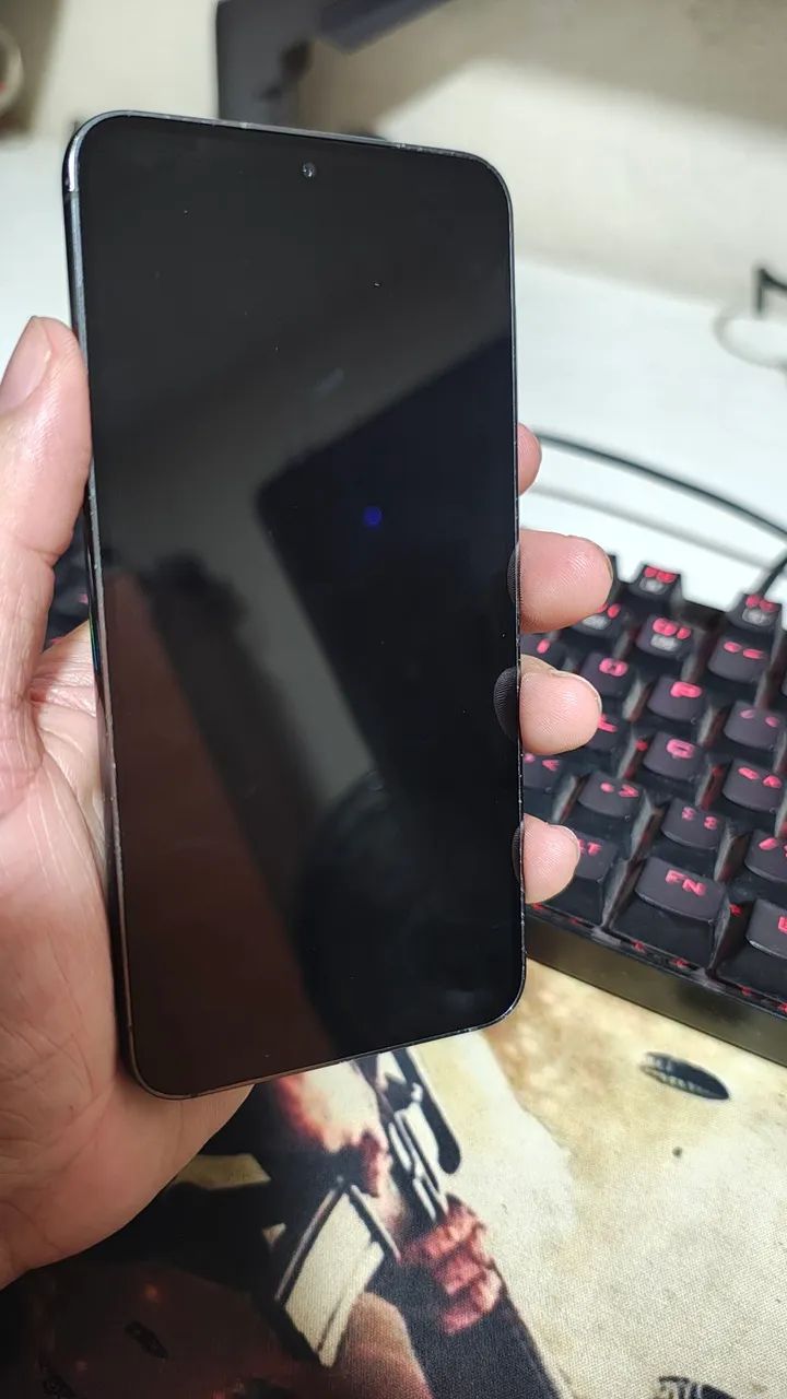 VENDO S23 BASE , SOMENTE CELULAR E O CARREGADOR , ELE TEM CAPA E PELICULA 