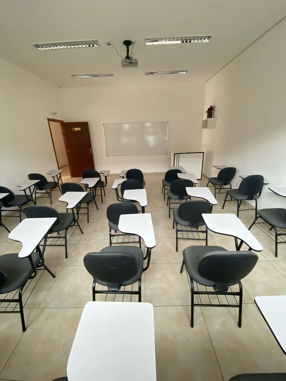 Carteira Escolar estofada com braço - Foto 2