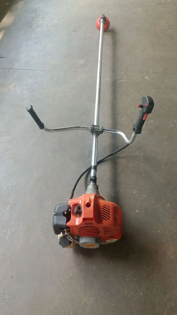 Bicicleta e roçadeira 