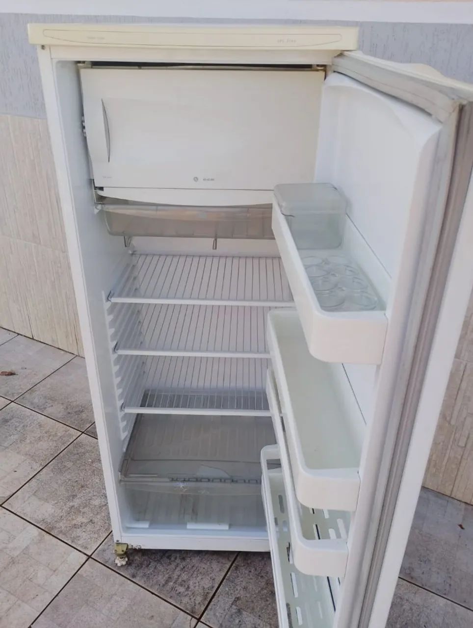 Geladeira cce 300 litros 