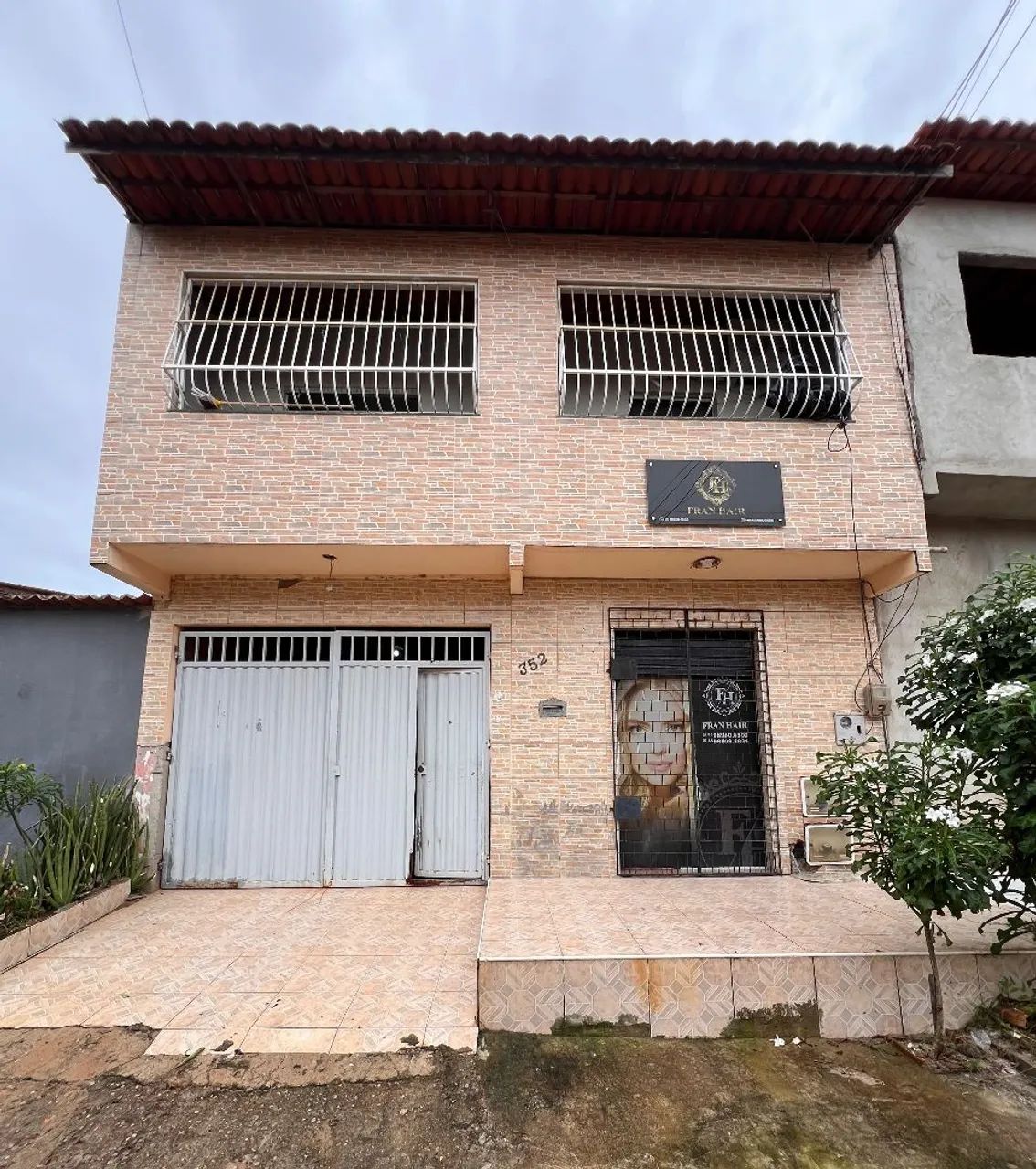 Casa duplex com ponto comercial,