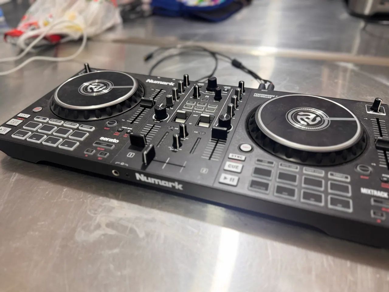 Controladora DJ Numark Mixtrack Pro FX - Excelente Estado (Compatível Serato) - Foto 2