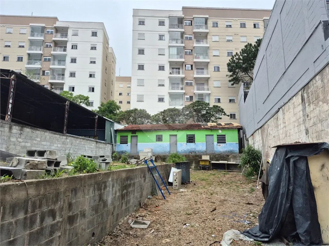 Terreno à venda em Interlagos - SP