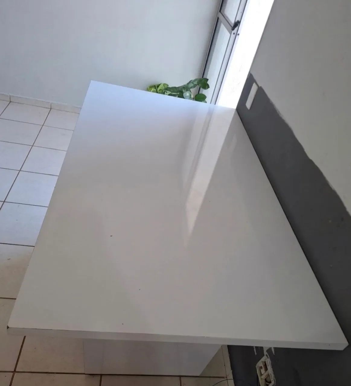 Vende se mesa sem cadeiras