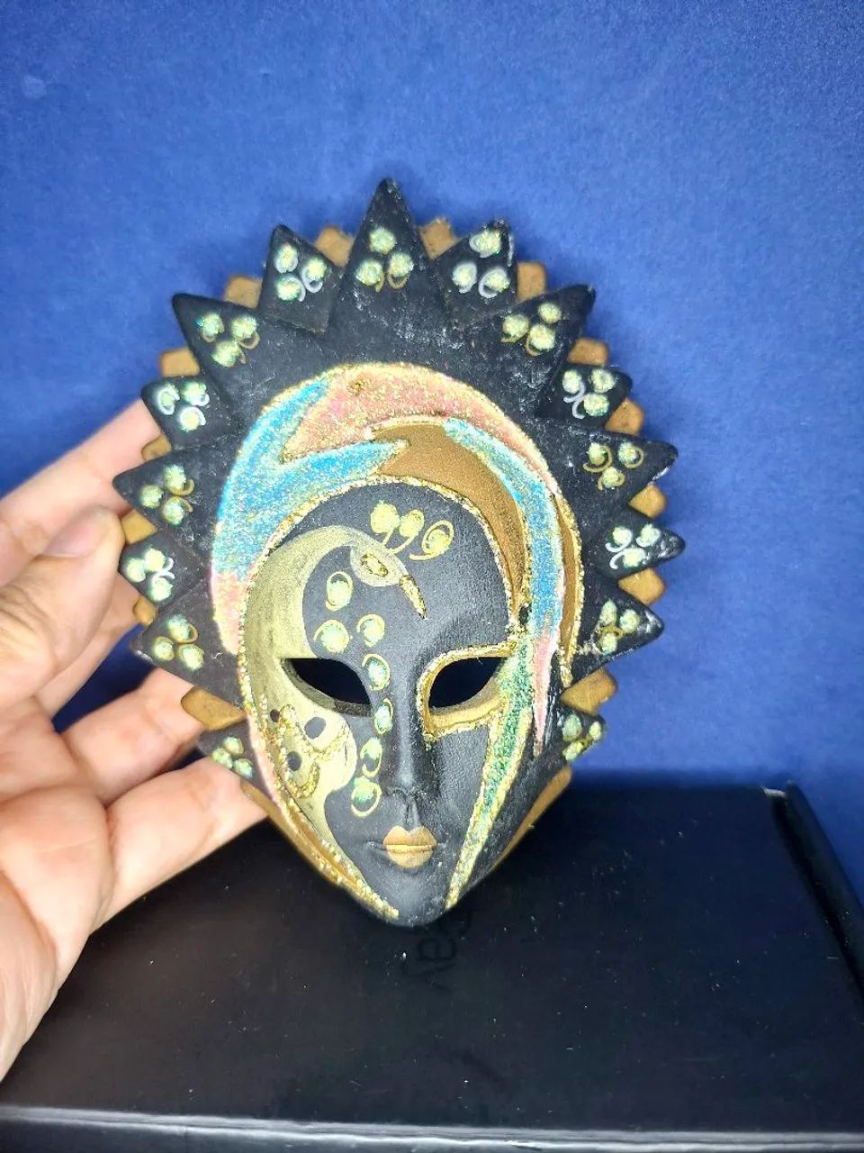 Máscara veneziana em gesso 