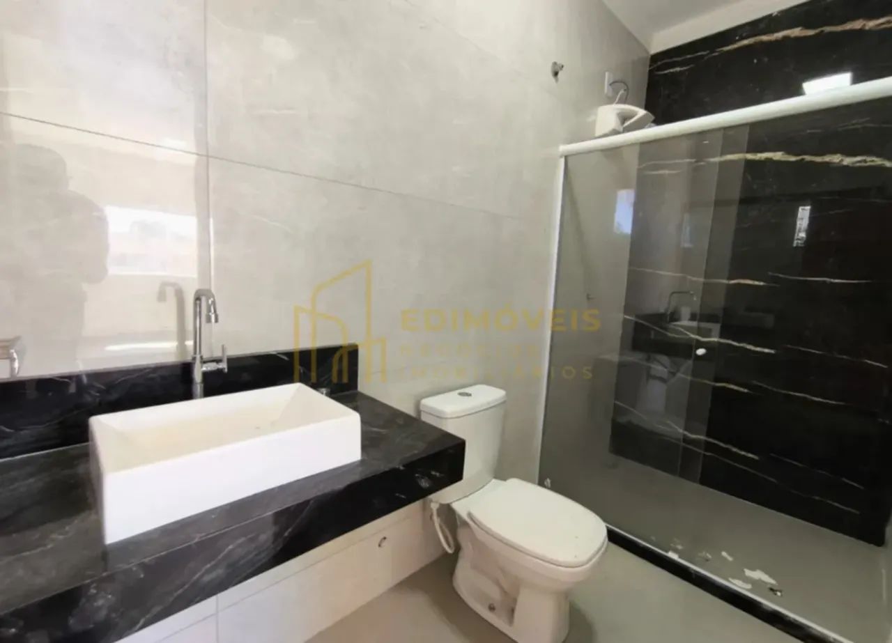 Viva com Estilo em São Francisco: Casa Nova com 5 Vagas de Garagem - Foto 2