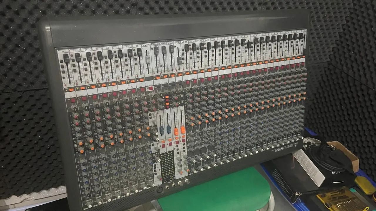 Mesa Behringer  - Foto 4