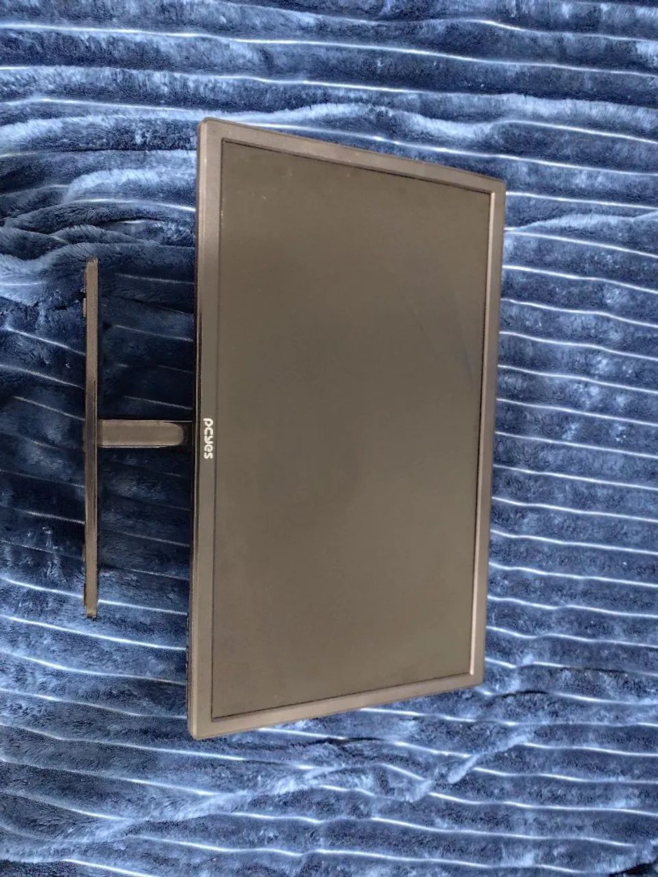 Monitor pcyes 19,5" com defeito 
