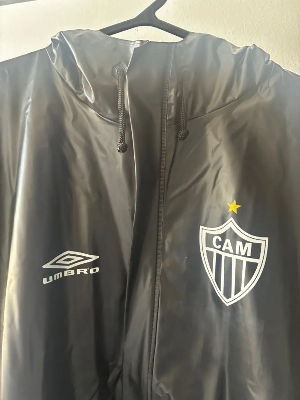 capa de chuva umbro atlético mineiro g - Foto 5