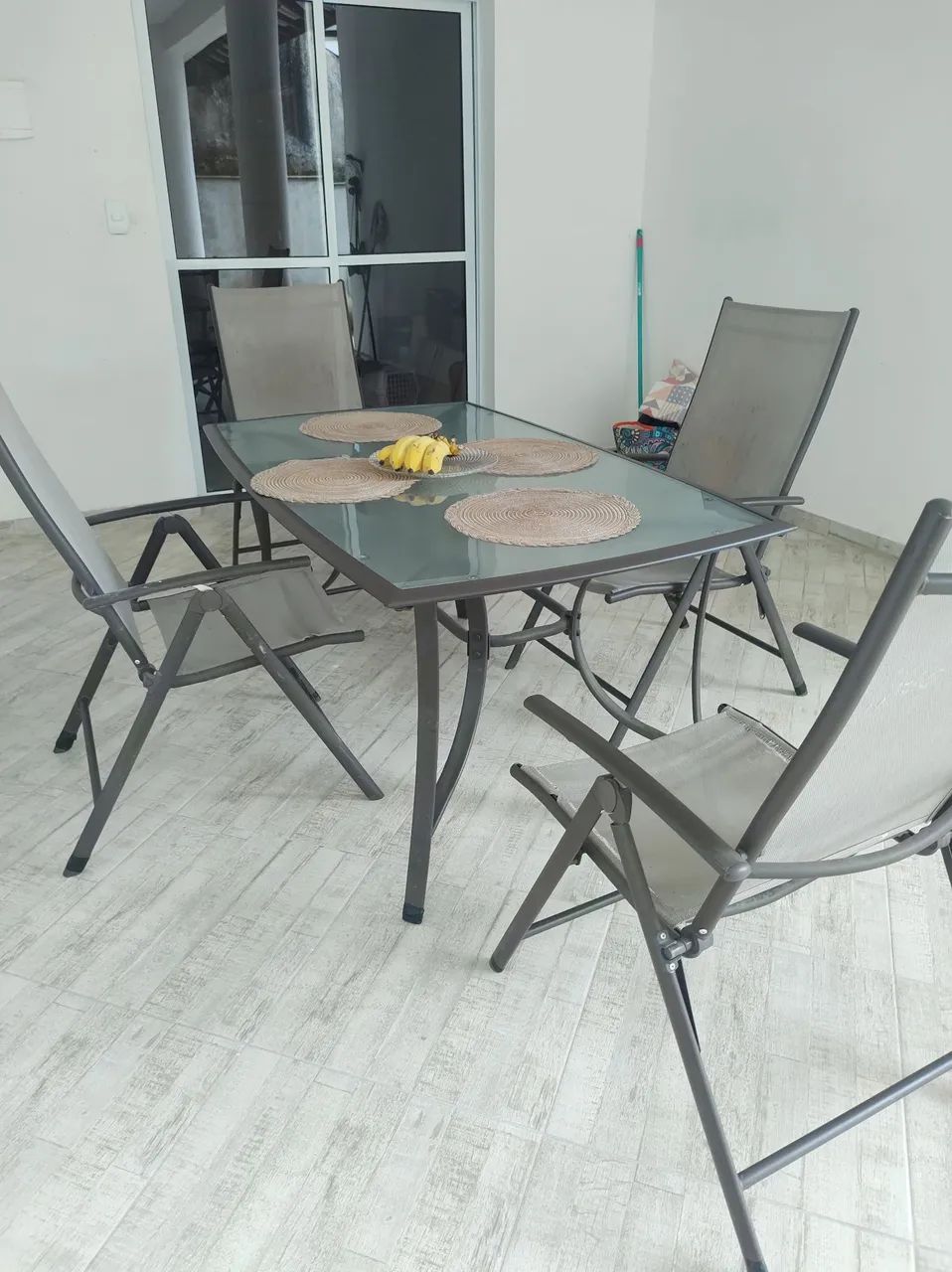 Mesa para para área externa, com cadeiras retrátil  - Foto 3