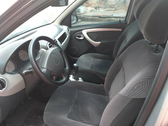 Sandero 1.6 8v completo com gnv ipva2019 pago - Foto 6
