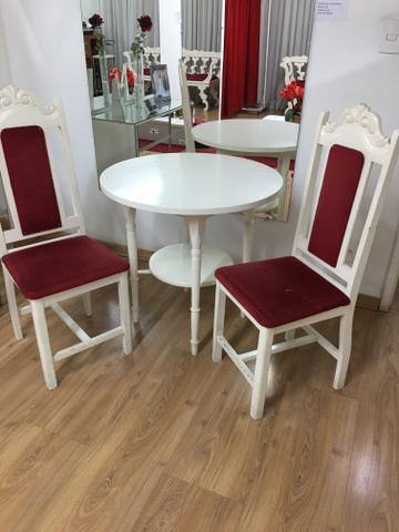 Mesa com 2 cadeiras
