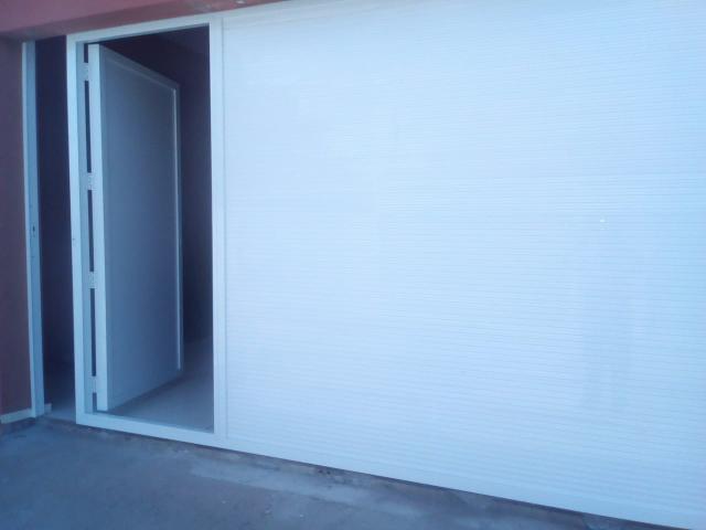 Portão de alumínio e porta - Foto 3