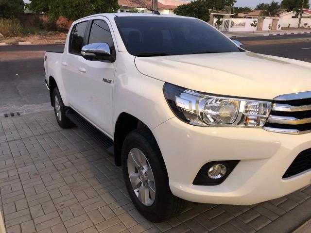 Toyota Hilux SRV 4x4, diesel, automática, 17/17, branca - Foto 3