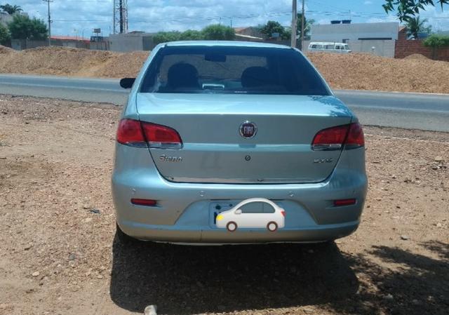 Vendo Siena 1.8 8v Dualógic 2010 Completão Carro de Família - Foto 2