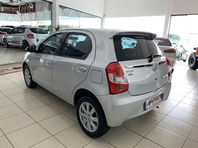 Toyota Etios HB 1.5 Xls Automático 2017 - Foto 9