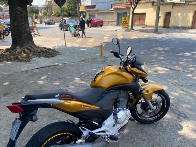 CB 300 TOP DE LINHA