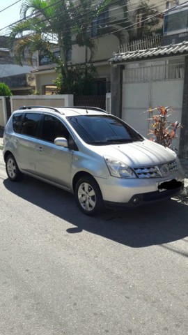 VENDO UM NISSAN LIVINA 18SL. ANO 2010.