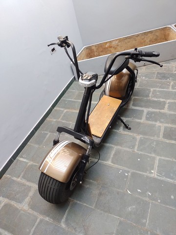 MOTO ELÉTRICA SCOOTER