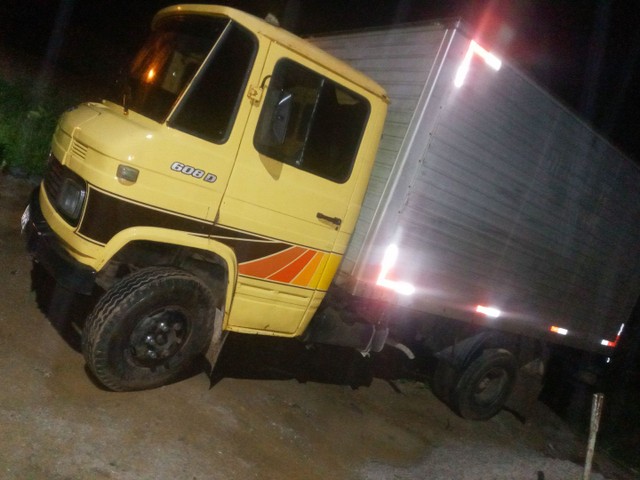 VENDO CAMINHÃO 608