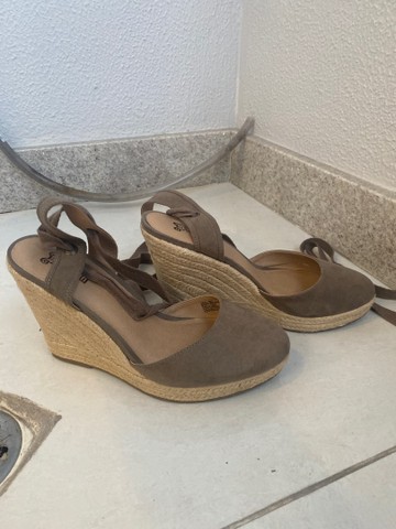 Sapato e sandalia anabela 38
