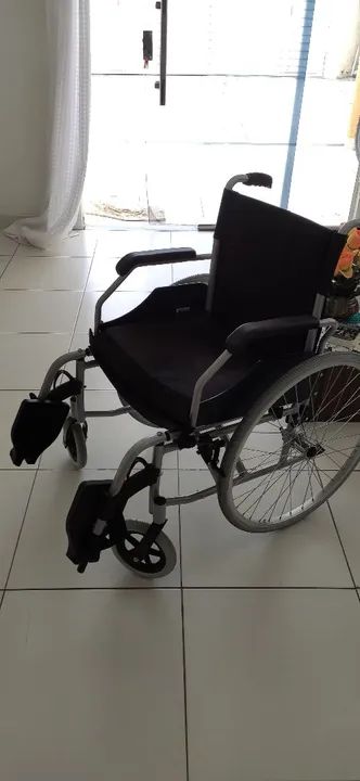 Cadeira de rodas nova na caixa - Foto 3